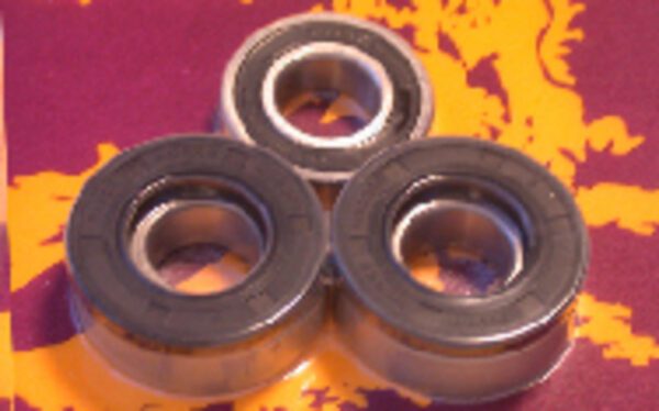 PIVOT WORKS Rear Wheel Bearings And Seals Kit (PWRWK-S06-020)