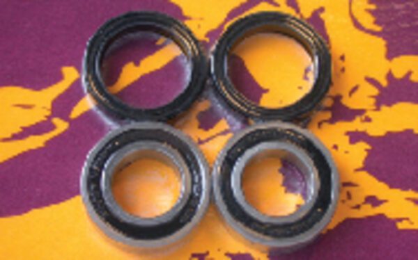 PIVOT WORKS Front Wheel Bearings And Seals Kit (PWFWK-S07-021)