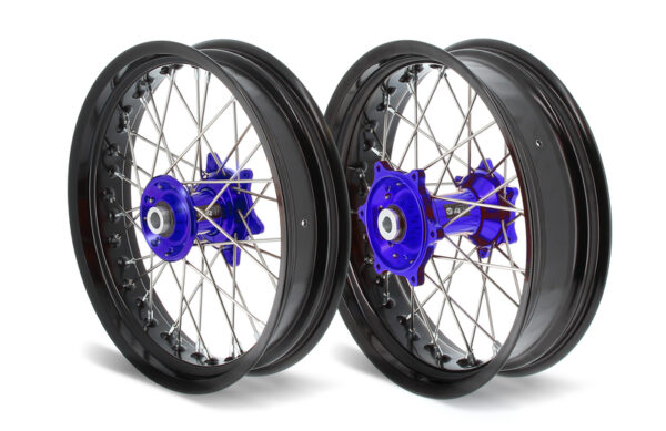 ART SM Complete Front + Rear Wheel 17x3,50/17x4,50 Black Rim/Blue Hub Suzuki ()